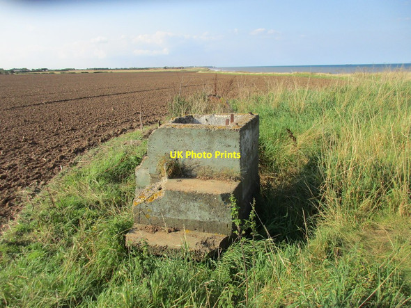 Photo 6"x4" Block by a pillbox Holmpton c2017