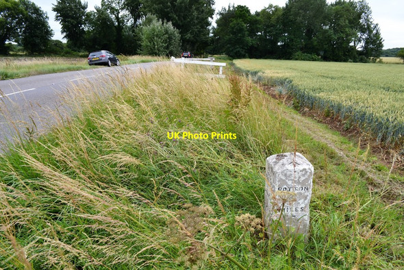 Photo 6"x4" Old Milepost Waresley\/TL2554 c2017