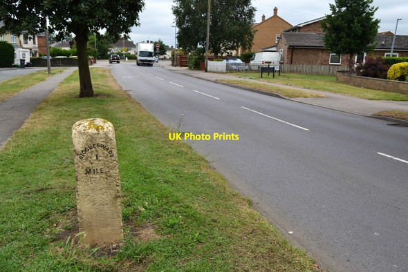 Photo 6"x4" Old Milepost Biggleswade c2017