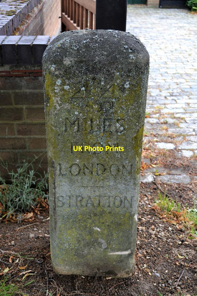Photo 6"x4" Old Milestone Biggleswade c2017