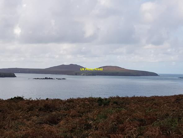 Photo 6"x4" Carreg-gafeiliog and Ramsey Island  Rhosson c2020