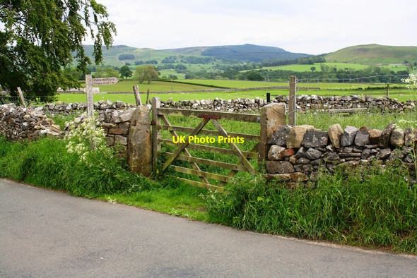 Photo 6"x4" Start of bridleway from Hills Lane to Friars Head at field gateway Winterburn c2019