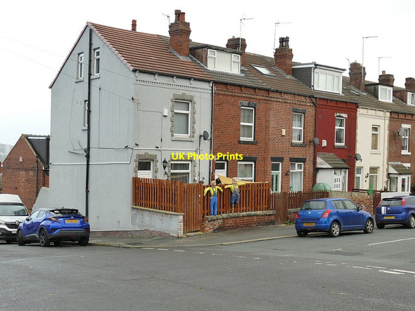 Photo 6"x4" Bramley scarecrows, Aston Terrace Pudsey\/SE2233 c2020