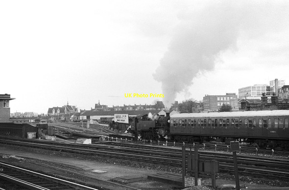 Photo 6"x4" Leaving for Kensington Olympia, Clapham Junction \u00e2\u0080\u0093 1966 Battersea c1966