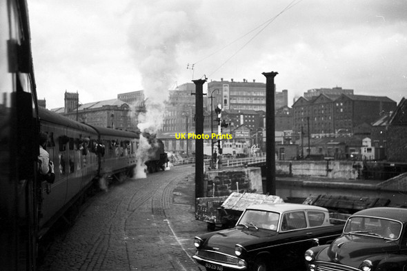 Photo 6"x4" Leaving Riverside Station \u00e2\u0080\u0093 1966 Seacombe c1966