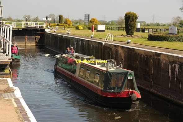 Photo 6"x4" Narrowboat in Cromwell Lock Cromwell c2017