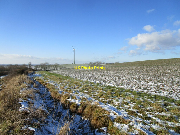 Photo 6"x4" Snowy field and wind turbine Gelston\/SK9145 c2021