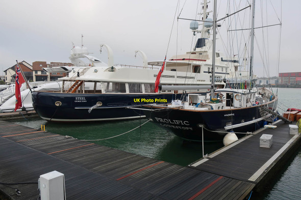 Photo 6"x4" Large yachts on the edge of Ocean Village Woolston\/SU4310 c2019