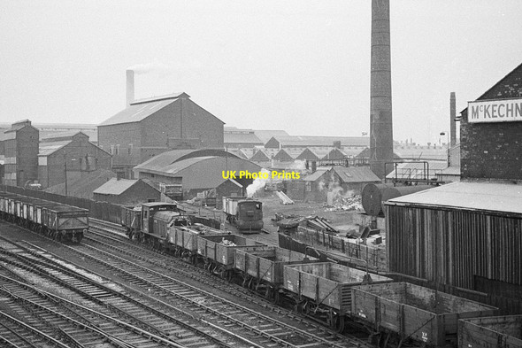 Photo 6"x4" Chemical industry with railway locomotives at Widnes \u00e2\u0080\u0093 1967 Widnes c1967