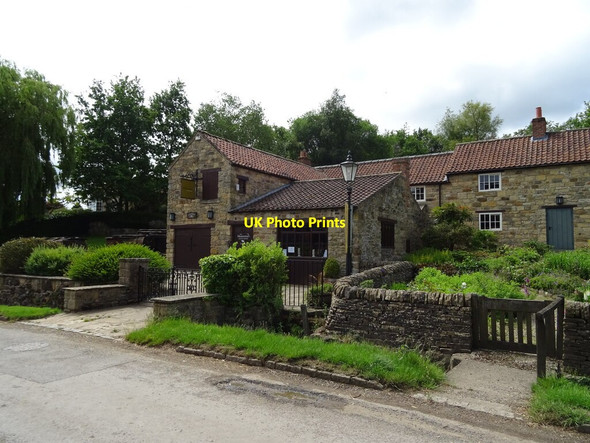 Photo 6"x4" Mouseman Visitor Centre, Kilburn High Kilburn c2020