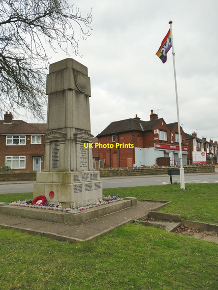Photo 6"x4" Gildersome village cenotaph Morley\/SE2627 c2021