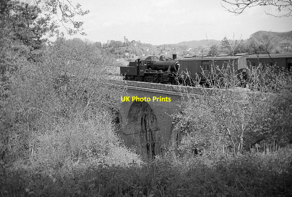 Photo 6"x4" 46443 crosses the Oldbury Viaduct Bridgnorth c1968