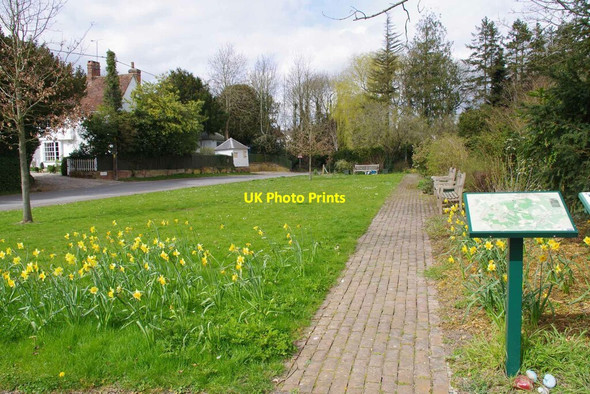 Photo 6"x4" Helions Bumpstead Village Green Helions Bumpstead c2021