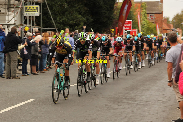 Photo 6"x4" The Peloton Collingham\/SK8361 c2017