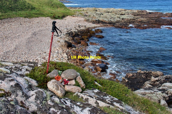 Photo 6"x4" A personal memorial at Sgeir Ruadh in Melvich Bay Melvich c2017