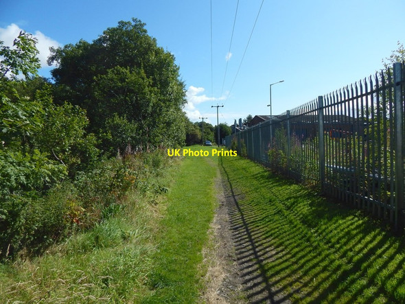 Photo 6"x4" Path to Overburn Avenue Dumbarton c2017