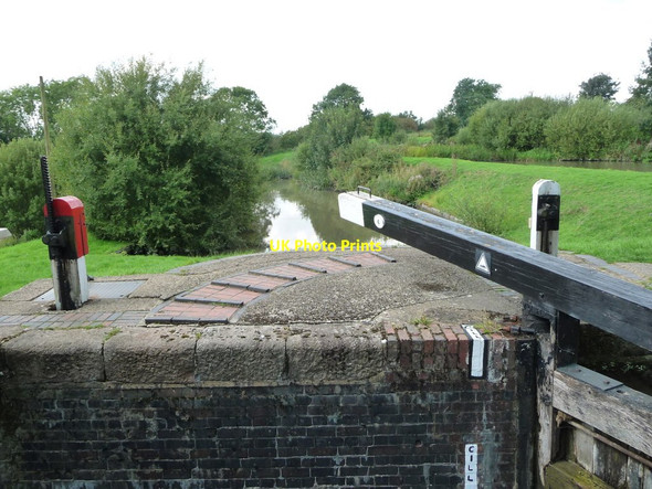 Photo 6"x4" Side pond paddles in use on the Watford staircase Watford\/SP6068 c2017