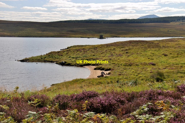 Photo 6"x4" A small sandy bay on Loch Loyal Loch nam Breac Buidhe\/NC6143 c2017