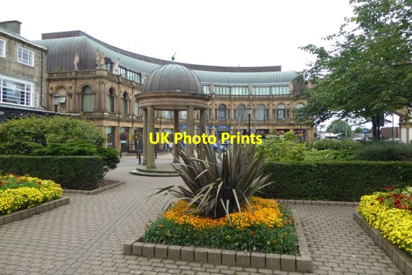 Photo 6"x4" Victoria Shopping Centre Harrogate c2017