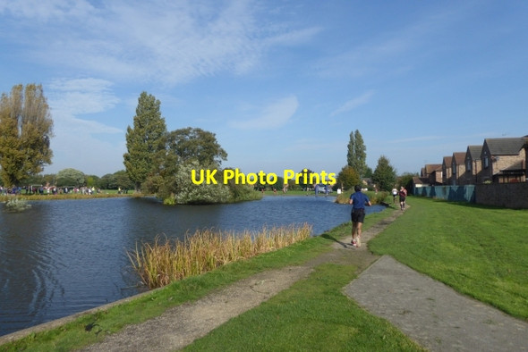 Photo 6"x4" Boating lake in Pickering Park Hessle\/TA0326 c2017