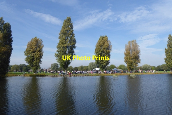 Photo 6"x4" Across the boating lake Hessle\/TA0326 c2017