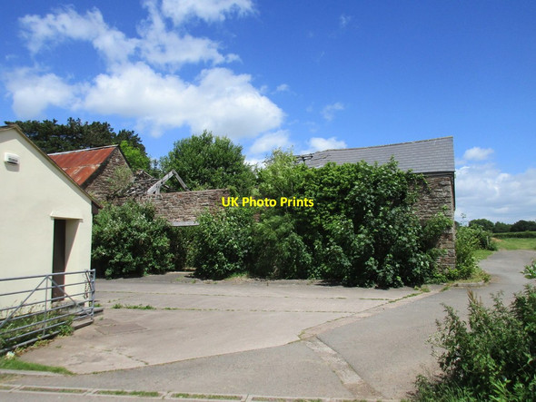 Photo 6"x4" Dilapidated barns at Folly Farm Mitcheldean c2017
