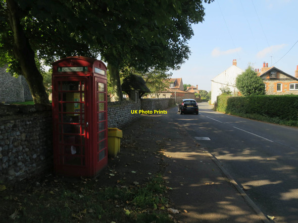Photo 6"x4" Defibrillator in red telephone box Trimingham c2017