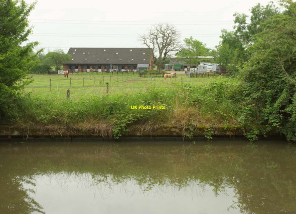 Photo 6"x4" Stables near Kingswood Kingswood\/SP1871 c2017