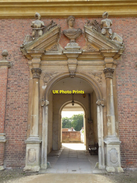 Photo 6"x4" Arched entrance to the Stable Block at Tredegar House Duffryn\/ST2985 c2017