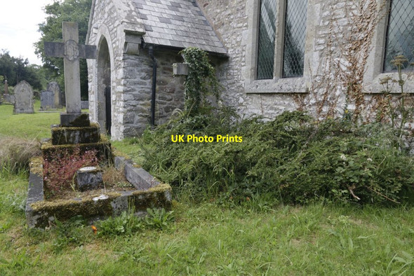 Photo 6"x4" Graves by the Porch Cilmery c2017