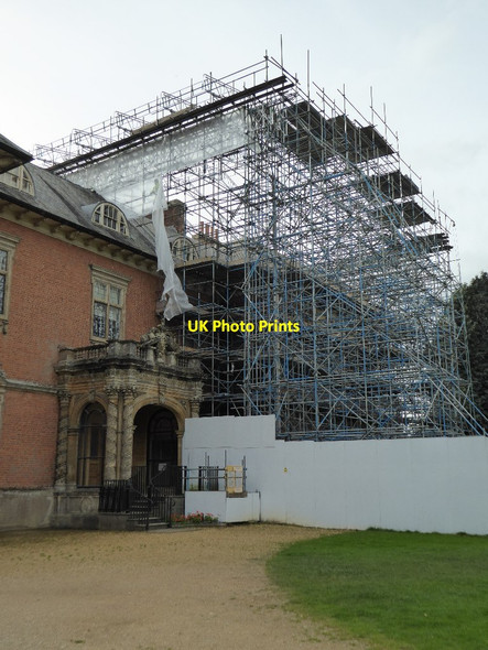 Photo 6"x4" Scaffolding on Tredegar House Duffryn\/ST2985 c2017