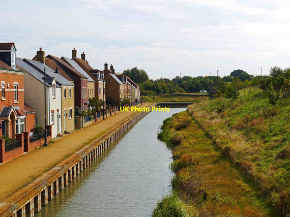 Photo 6"x4" Wilts & Berks Canal adjacent to Mattocks Path & Yelland Walk, East Wichel, Wichelstowe, Swindon North Wroughton c2017