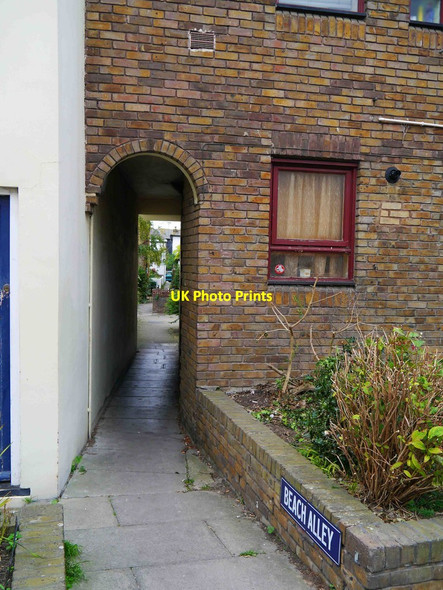 Photo 6"x4" Entrance to Beach Alley, Whitstable, Kent Whitstable c2017