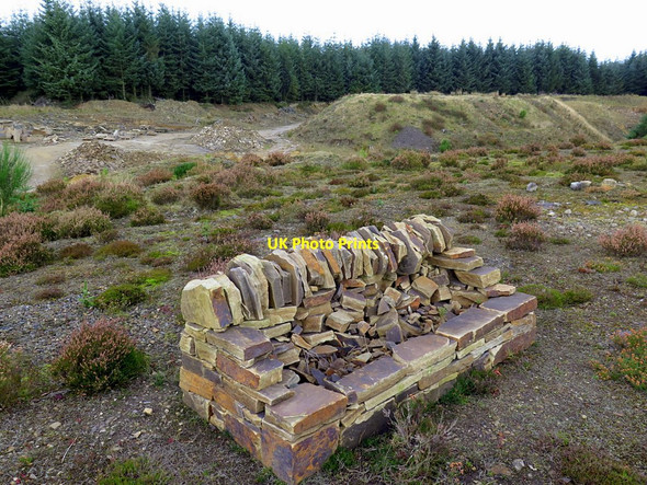 Photo 6"x4" Dry-stone seat, Ladycross Bank Quarry Colpitts Grange c2017