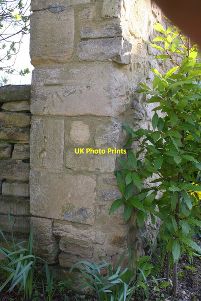 Photo 6"x4" Benchmark on wall at Kilkenny Lodge Carterton\/SP2806 c2017