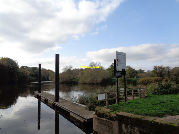 Photo 6"x4" Canal joins river, Droitwich Barge into the Severn Bevere c2017