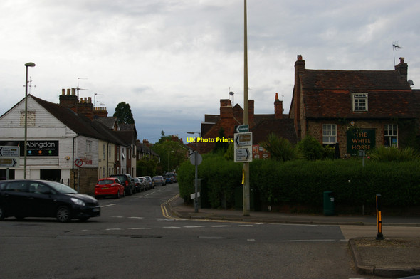 Photo 6"x4" Abingdon: the White Horse, at the junction of Ock Street and Spring Road Abingdon c2017
