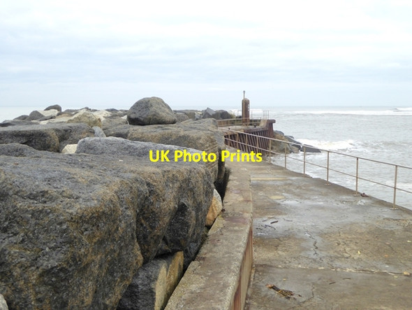 Photo 6"x4" North Breakwater at Staithes Staithes c2017 P2