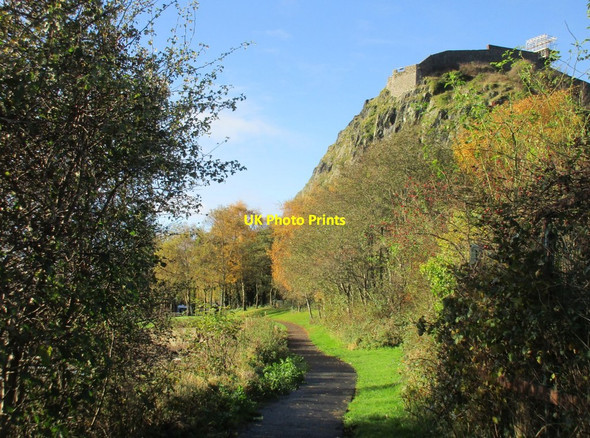 Photo 6"x4" Dumbarton Rock and Castle Dumbarton c2017