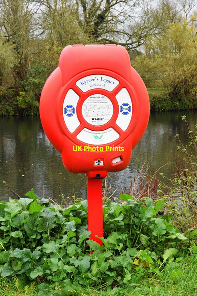 Photo 6"x4" Lifebuoy by the River Thames, Marlow, Bucks Marlow\/SU8586 c2017