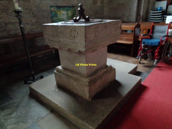Photo 6"x4" Font in Inkberrow Church Inkberrow c2017