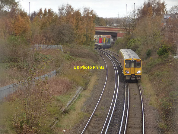 Photo 6"x4" Merseyrail train leaving Aintree Aintree c2017