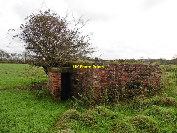 Photo 6"x4" WW2 pillbox, near River Brue Westhay\/ST4342 c2017 P1