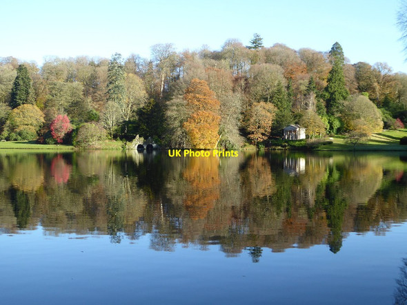 Photo 6"x4" Boathouse and Temple of Flora reflected in Garden Lake Stourton\/ST7734 c2017