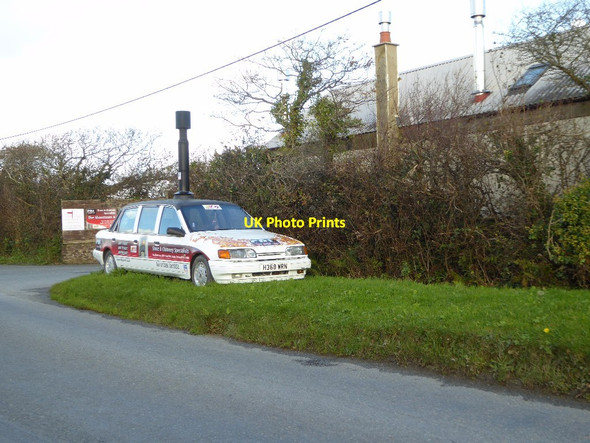 Photo 6"x4" Car with a chimney Red Post\/SS2605 c2017