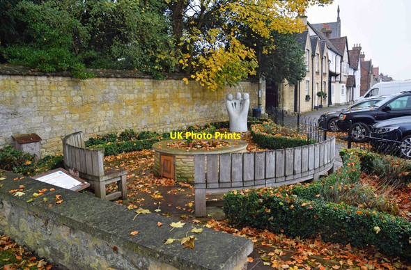 Photo 6"x4" Thame Youth Memorial Garden (1), Upper High Street, Thame, Oxon Thame c2017