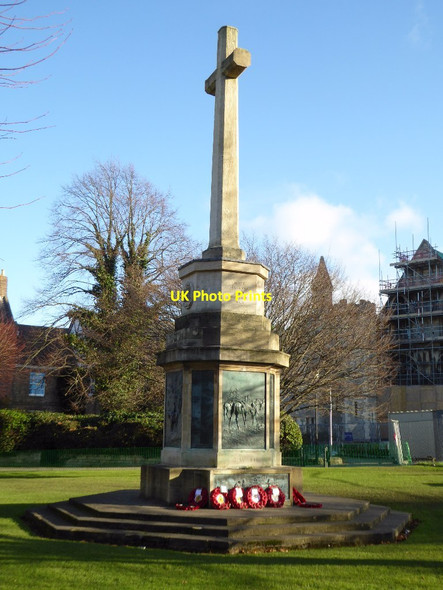 Photo 6"x4" War memorial, Cathedral Green Gloucester c2017