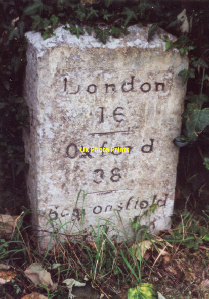 Photo 6"x4" Old Milestone by the A4020, Milestone Cottage - Left stone Uxbridge c2001