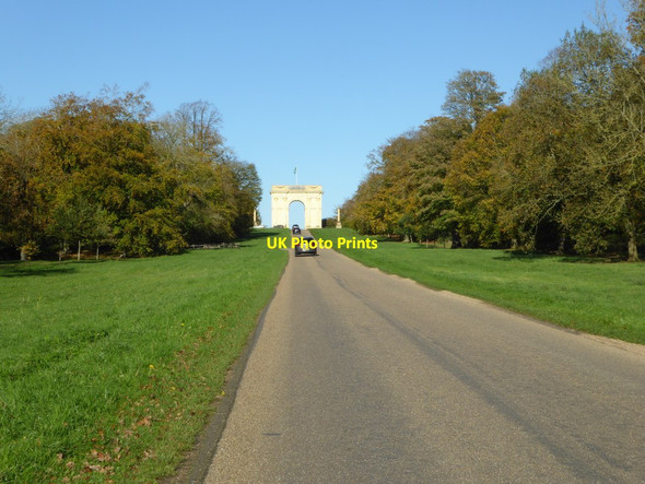 Photo 6"x4" Stowe Avenue approaching the Corinthian Arch Buckingham c2017
