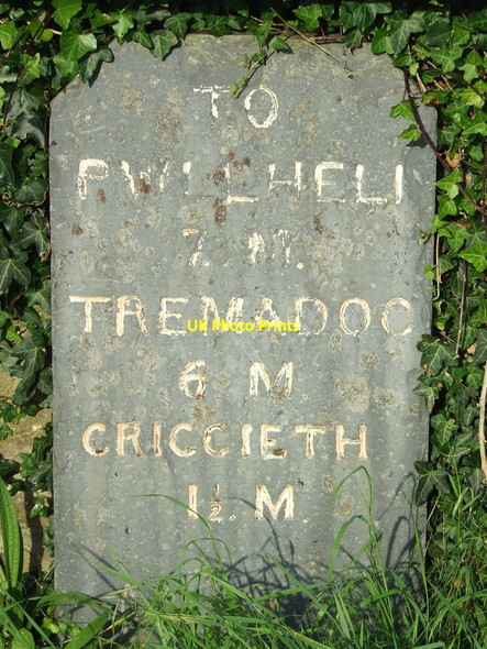 Photo 6"x4" Old Milestone Llanystumdwy c2017